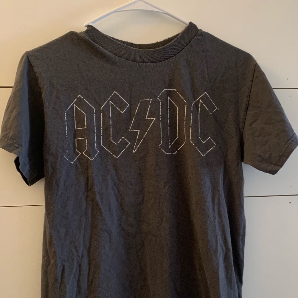juniors AC/DC shirt!